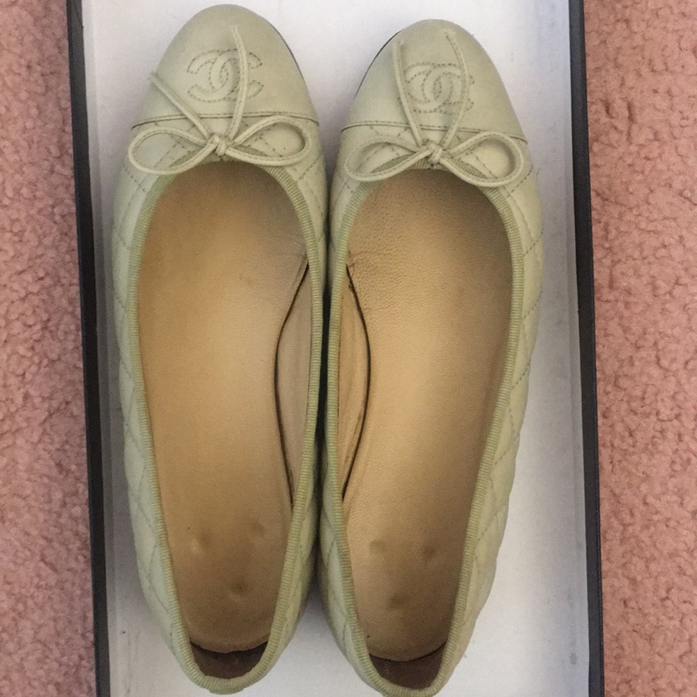 Chanel pistachio color flat shoe